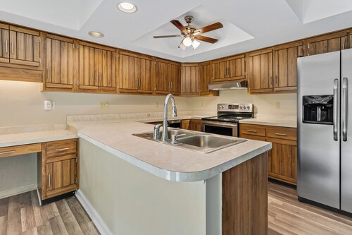 Walking Distance to Stadiums and Hospital with AC/WiFi in enjoyable Morgantown