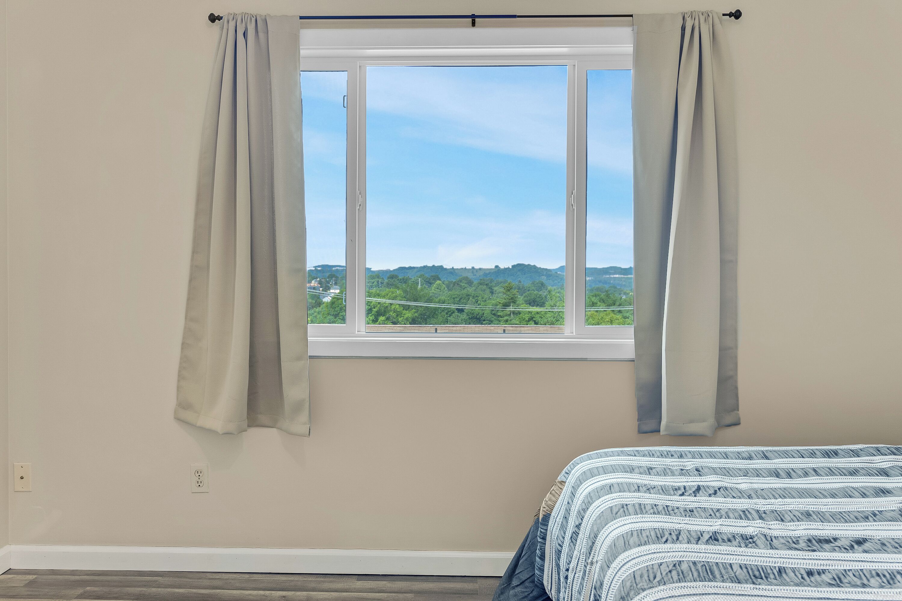 3 chambres, bureau, Wi-Fi, draps fournis