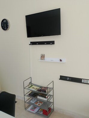 Interior - The House in the Valley  (Monti)
