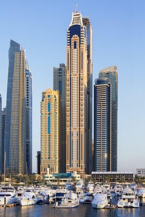 A marina with numerous boats docked, surrounded by high-rise buildings. - HAPPY SEASON I Elite Tower Dubai Marina (Dubai)