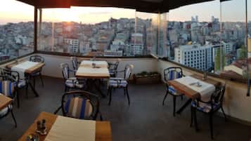 Chambre Double Deluxe, vue ville | Terrasse/Patio