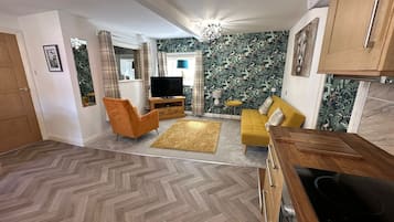 Apartment | Living area | TV