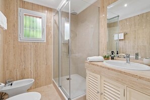 A modern bathroom with a glass shower enclosure, a double sink vanity, and a toilet. - RDR446 - Gorgeous 3 bedroom Santa Maria Golf (Marbella)
