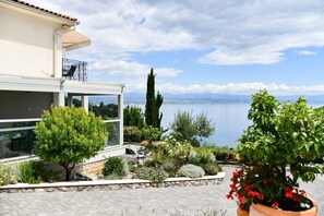 Enjoy a serene view of the lake from the upper balcony, where you can sit and unwind.