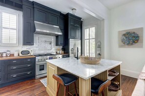 Fridge, microwave, oven, stovetop - The Whitaker Street Charm, Private Balconies (Savannah)