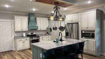Fridge, microwave, oven, dishwasher