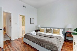 2 室のベッドルーム、アイロン / アイロン台、WiFi、ベッドシーツ