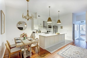 Dining - A State of Mind, Modern | Historic | Central (Savannah)