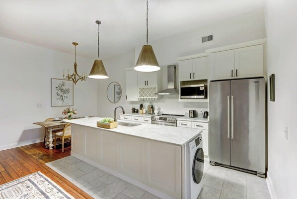 Fridge, stovetop, dishwasher, coffee/tea maker - A State of Mind, Modern | Historic | Central (Savannah)