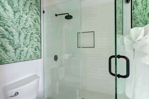 Shower, hair dryer - A State of Mind, Modern | Historic | Central (Savannah)