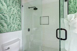 Shower, hair dryer - A State of Mind, Modern | Historic | Central (Savannah)