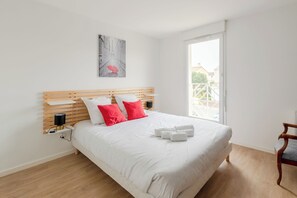 3 bedrooms, iron/ironing board, free WiFi, bed sheets