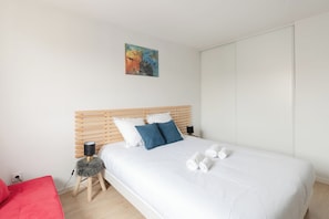 3 bedrooms, iron/ironing board, free WiFi, bed sheets