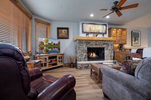 TV, fireplace