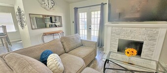 Charming 2-bedroom house in The Colony with WiFi, AC no chores 