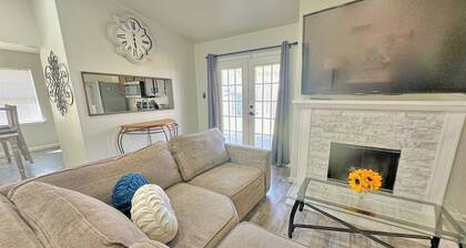 Charming 2-bedroom house in The Colony with WiFi, AC no chores