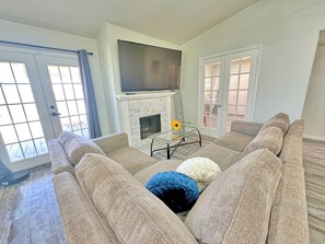 Fireplace - Charming 2-bedroom house in The Colony with WiFi, AC no chores  (The Colony)