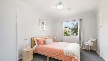 1 bedroom, bed sheets