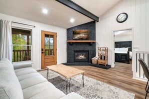 Télévision, cheminée, jeux vidéo, espaces bureaux