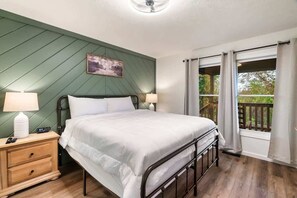 3 chambres, bureau, fer et planche à repasser, lit parapluie