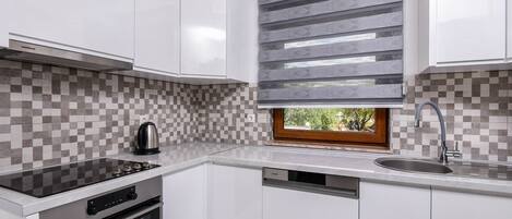 Kühlschrank, Ofen, Herdplatte, Geschirrspüler