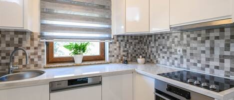 Køleskab, ovn, kogeplade, opvaskemaskine