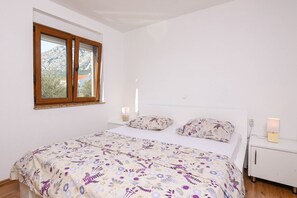 1 slaapkamer, een strijkplank/strijkijzer, wifi, beddengoed
