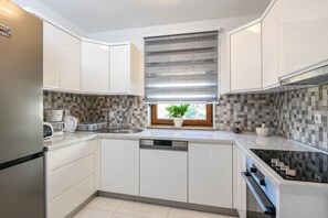 Fridge, oven, stovetop, dishwasher - Beautiful 1-Bedroom Holiday Apartment (Orebic)