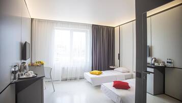 In-room safe, soundproofing, free WiFi, bed sheets