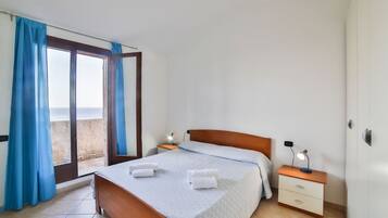 2 bedrooms, cots/infant beds