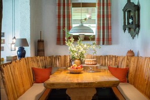 Dining - Chalet Zala, Garden, Terace, EVcharger, Sauna, Jacuzzi  (Jesenice)