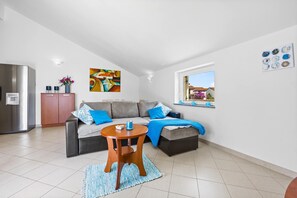TV - Rooftop Paradise with Sea View - Katja (Medulin)