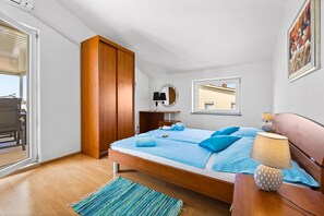 1 habitación, tabla de planchar con plancha, wifi gratis y ropa de cama 