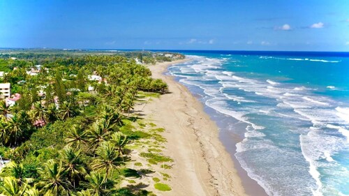 Luxurious 6-bedroom Villa with AC, WiFi in Serene Cabarete