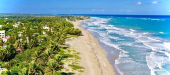 Luxurious 6-bedroom Villa with AC, WiFi in Serene Cabarete