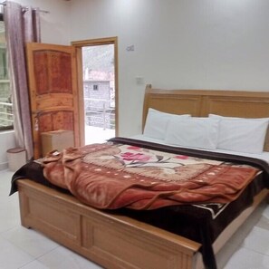 Dobbeltrom – deluxe, fjellutsikt | Strykejern/-brett og wi-fi (inkludert)