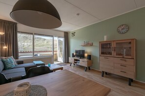 Living room - Seaside Holiday Apartment With a Patio (Callantsoog)