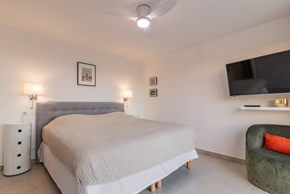 5 bedrooms, in-room safe, iron/ironing board, free WiFi