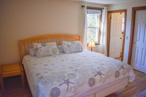 3 bedrooms, iron/ironing board, free WiFi - 3 bedroom home, quick drive to Northside Beaches (Dennis)