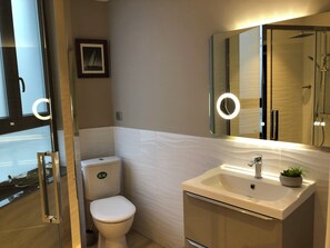 Shower, hair dryer, towels, toilet paper - Fully equipped studio in city center, FREE WIFI (Montluçon)