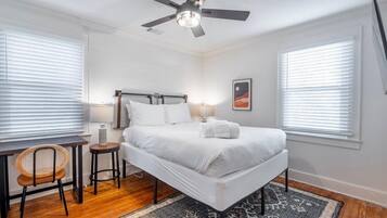 3 slaapkamers, een strijkplank/strijkijzer, internet, beddengoed