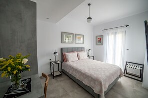 Villa – deluxe, 3 soverom, sjøutsikt | Sengetøy av topp kvalitet, individuelt dekorert og individuelt innredet