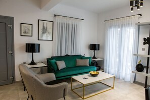 Vila luxo, 3 quartos, vista para o mar | Área de estar | TV de tela plana