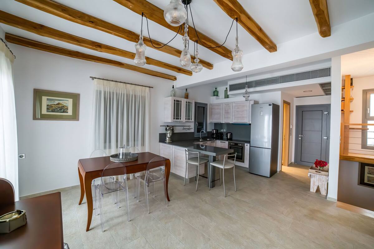 Villa – exclusive, 2 soverom, sjøutsikt | Eget kjøkken | Kaffetrakter/tekoker, kjøleskap, vannkoker og spisebord