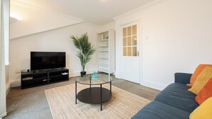 Smart TV - The Burton - 2 Bed Apartment with Secure Parking (West Didsbury)