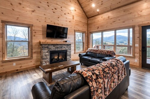 Breathless Views | Private Heated Pool, Hot Tub, Pet Friendly!
