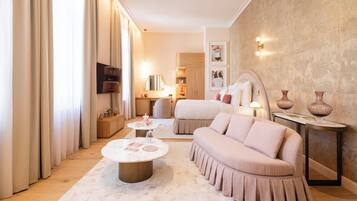 Suite Exécutive Héritage (lit double) | In-room safe, desk, iron/ironing board, free WiFi