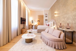 Caja de seguridad en la habitación y escritorio