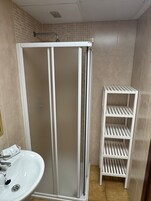 Habitación con 2 camas individuales | Baño