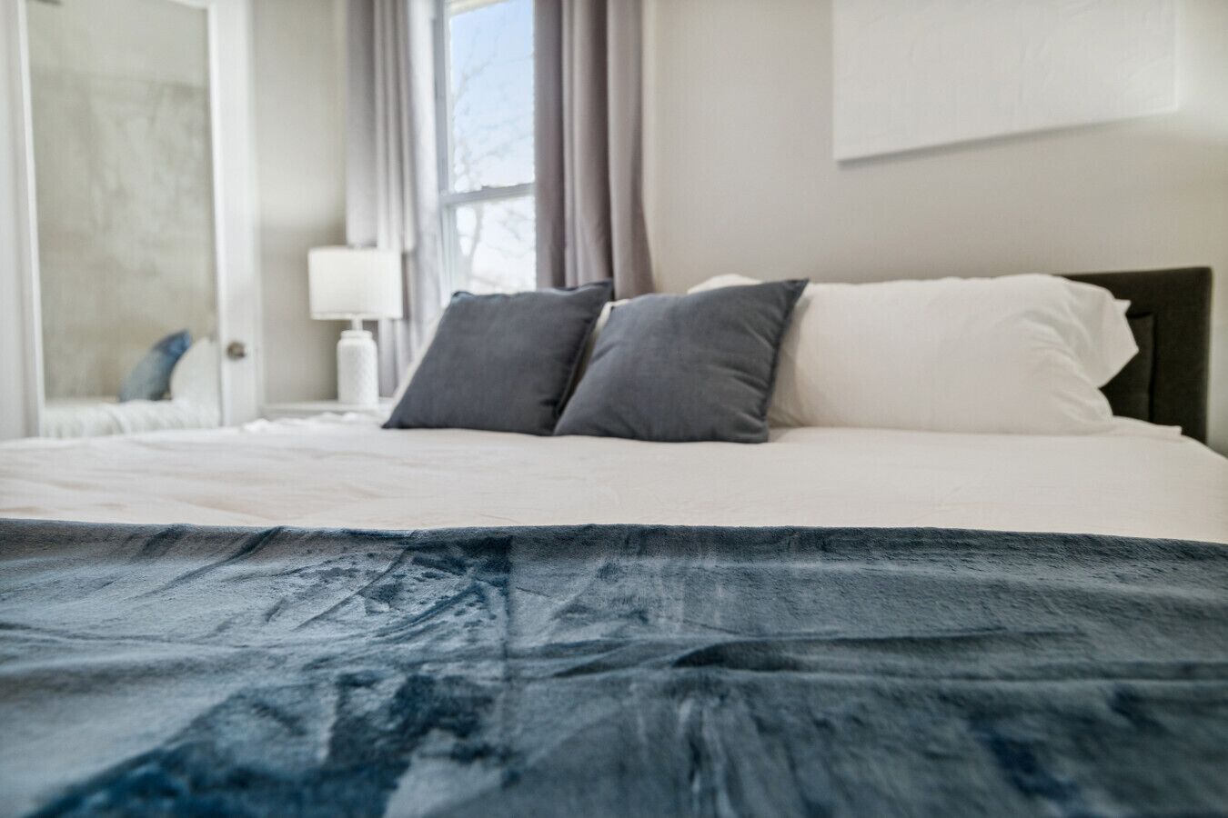 3 chambres, bureau, fer et planche à repasser, lit parapluie